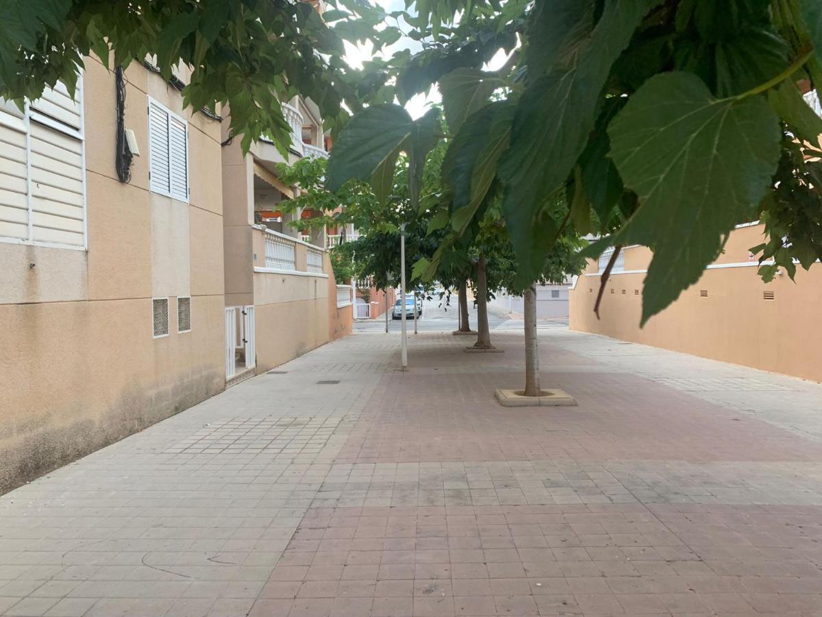 Beachfront Apartment With A Private Garden On The Ground Floor 몬코파르 외부 사진