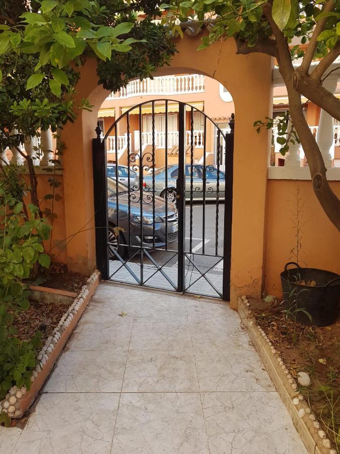 Beachfront Apartment With A Private Garden On The Ground Floor 몬코파르 외부 사진