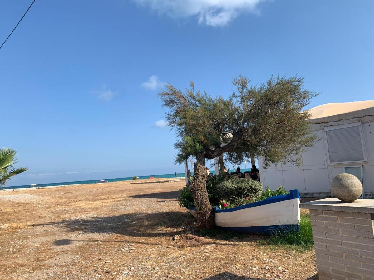 Beachfront Apartment With A Private Garden On The Ground Floor 몬코파르 외부 사진