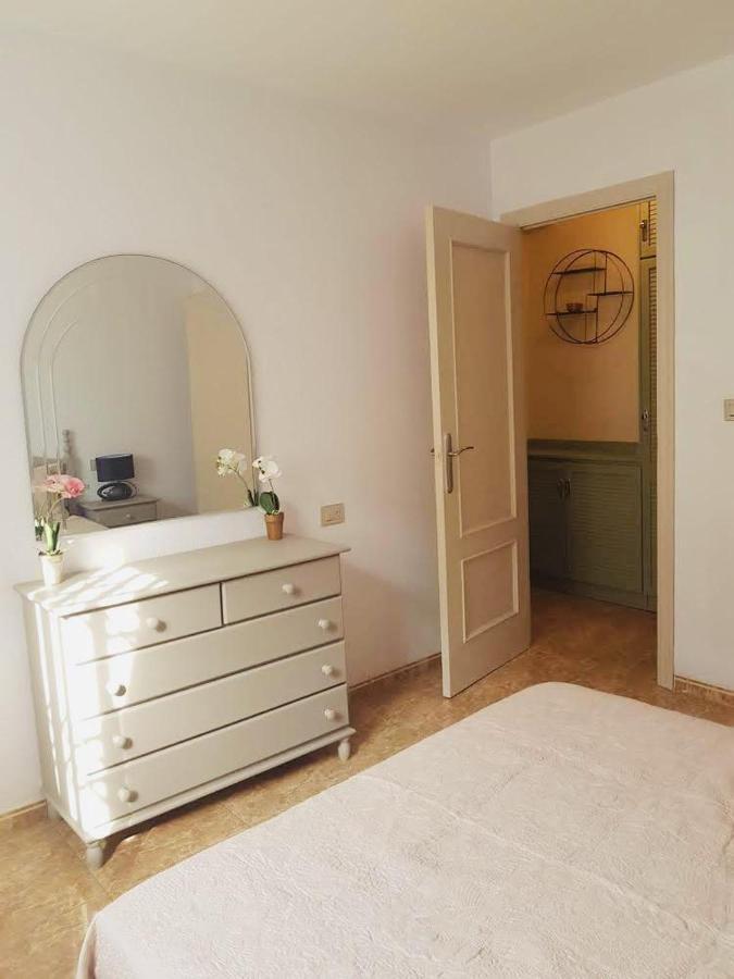 Beachfront Apartment With A Private Garden On The Ground Floor 몬코파르 외부 사진